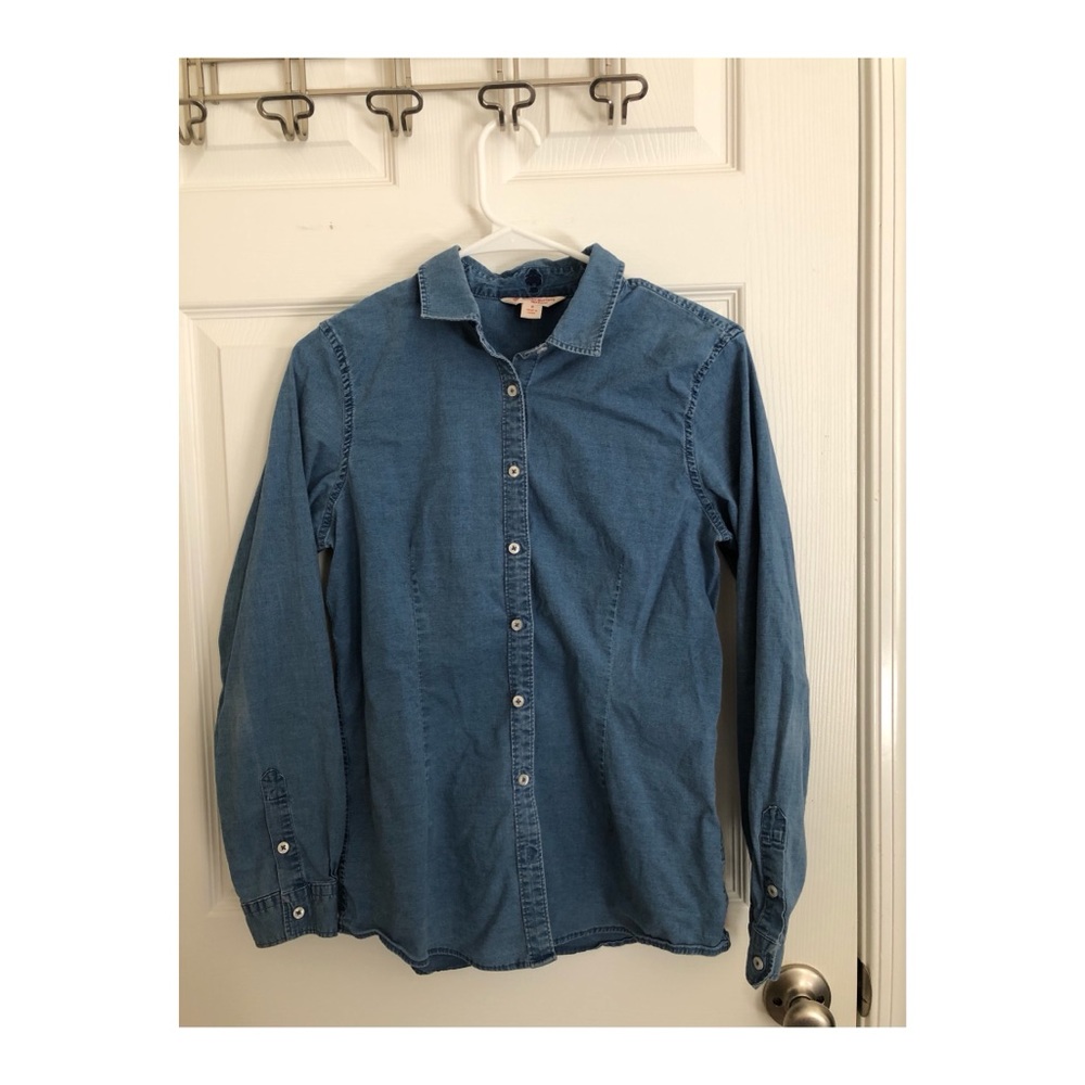 Brooks Brother’s “Red Fleece” chambray shirt